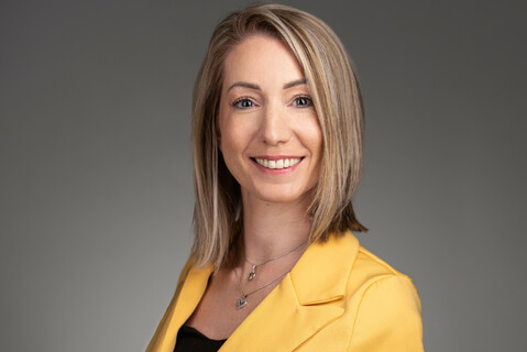 Sugár Melinda, Házkezelő, behajtás at Pyramidon Property Management - Professional portrait